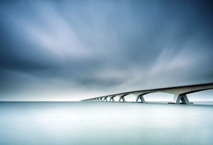 Картинка красивый длинный Зеландский мост в Нидерландах