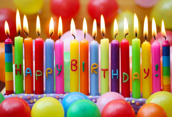 Картинка надпись Happy Birthday, День Рождения на разноцветных свечках