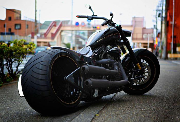 Картинка крутой мощный мотоцикл Харли-Дэвидсон, байк, черный цвет