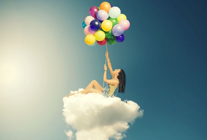 Картинка девушка с воздушными шарами на облаке