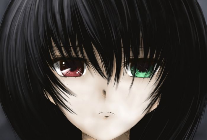 Картинка лицо девушки аниме Мисаки Мэй с разным цветом глаз