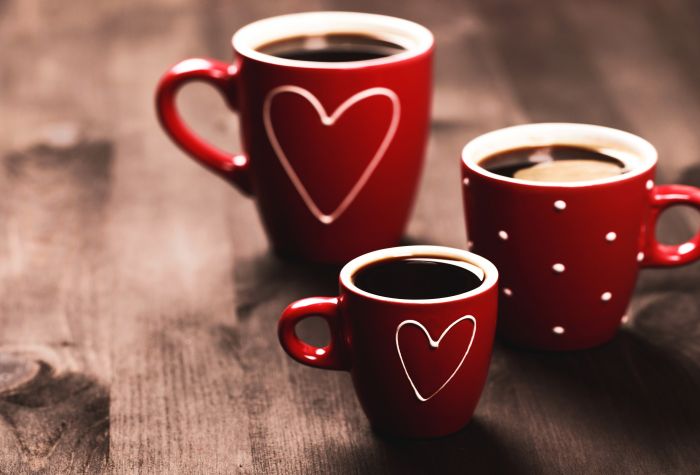 Картинка чашки с сердечками и горячим кофе