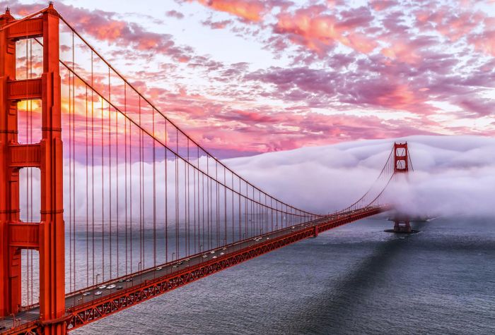 Картинка мост Золотые Ворота Сан-Франциско в густых облаках