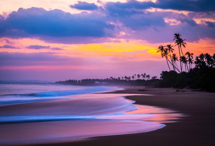Картинка красивый закат на пляже экзотического острова