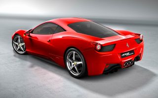 крутая машины, красная Ferrari 458 вид сзади