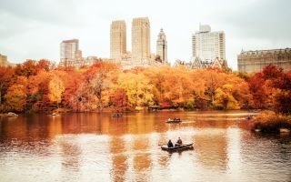 осень, озеро, люди в лодках, Центральный парк, Нью-Йорк