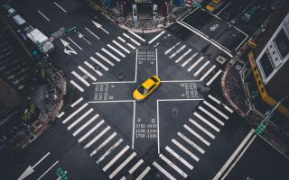перекресток дорог на улицах города Тайбэй столицы острова Тайвань